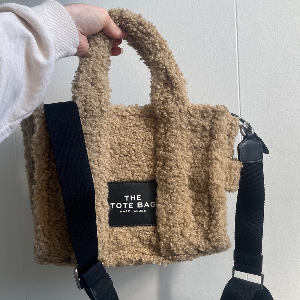 Marc Jacobs ‘The Tote Bag’ Cream Sherpa - Picture 6 of 12